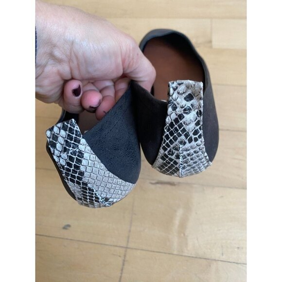 MIA BNWT black faux suede casual flats sz 6 back animal print panel - Picture 3 of 8